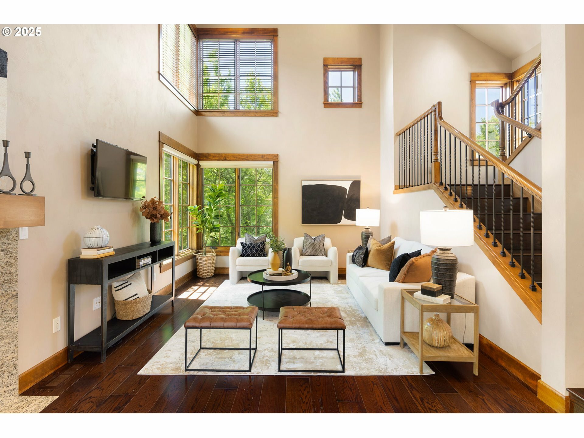 Property Photo: 3037 Lord Byron Pl OR 97408