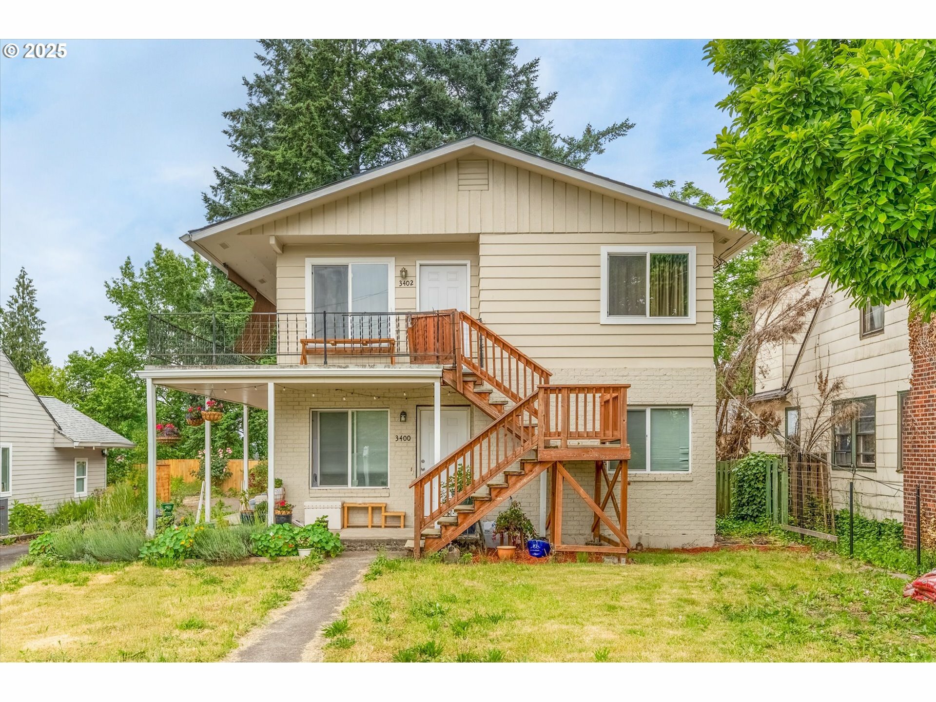 Property Photo: 3400 E 13th St WA 98661