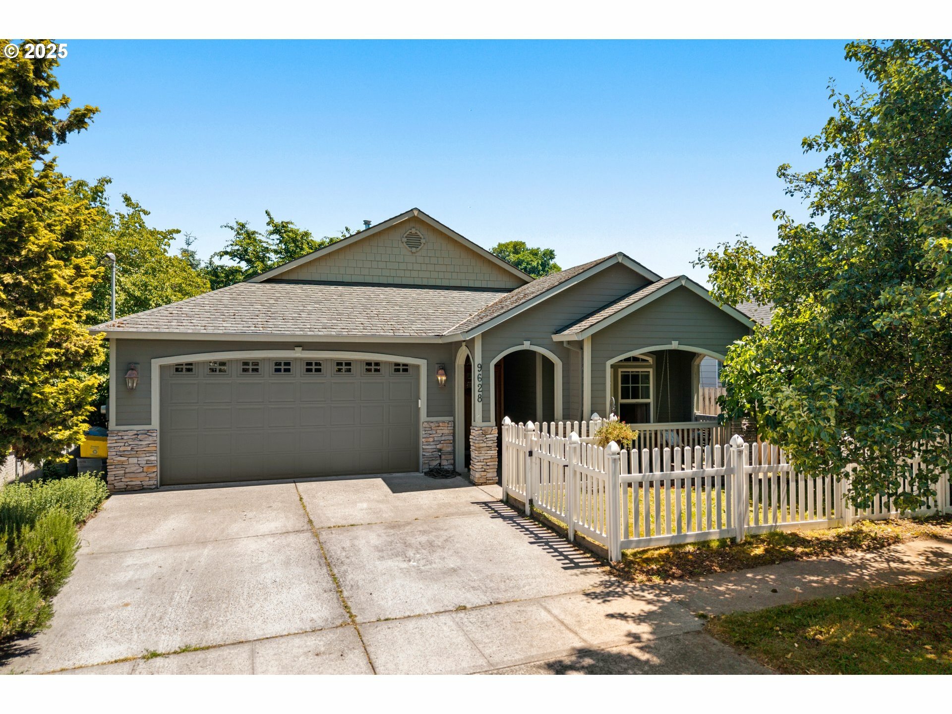 Property Photo: 9628 N Exeter Ave OR 97203