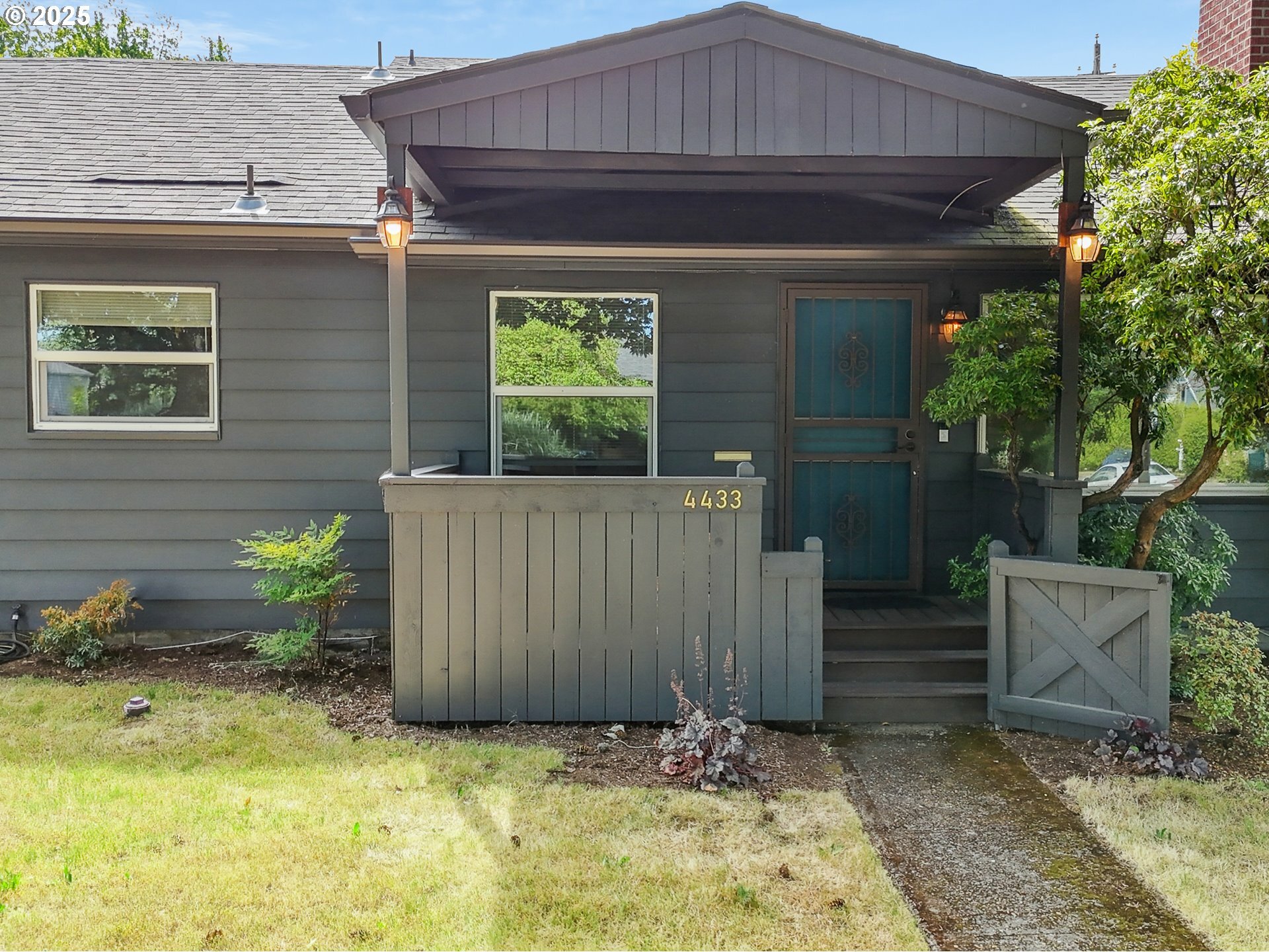 Property Photo:  4433 NE 65th Ave  OR 97218 