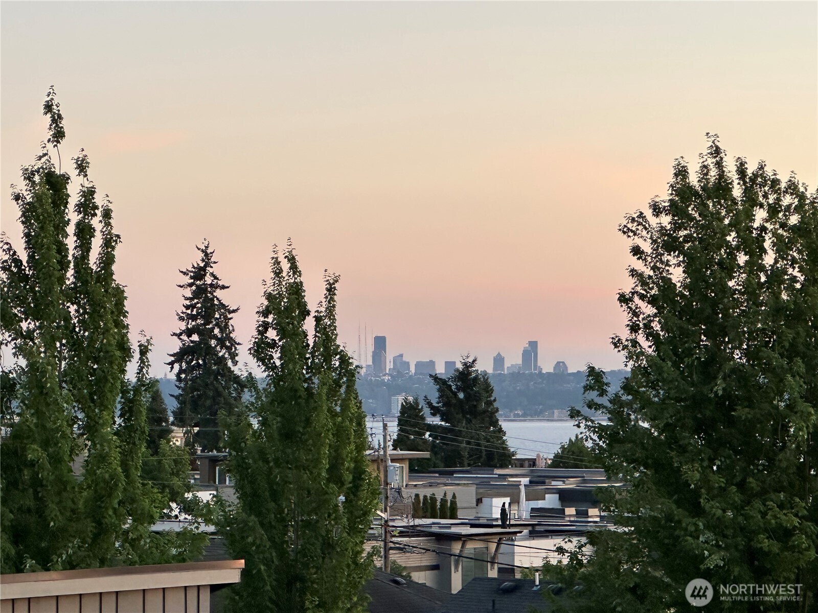 Property Photo:  327  2nd Avenue S  WA 98033 