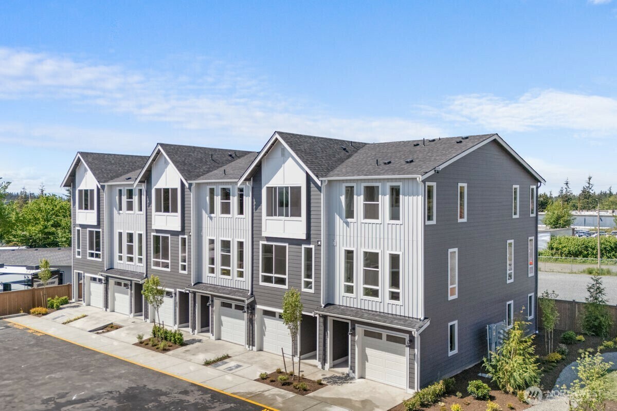 Property Photo: 15726 40th Avenue W A3 WA 98087