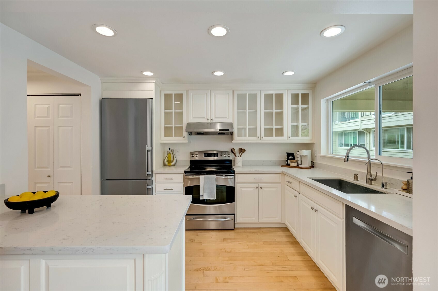 Property Photo: 202 W Olympic Place 201 WA 98119