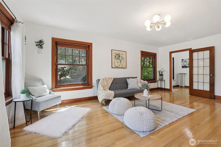 Property Photo:  408  Bellevue Avenue E 206  WA 98102 