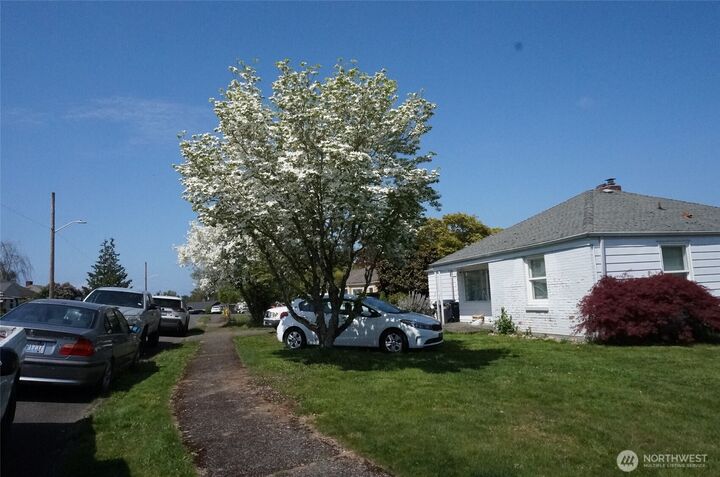 Property Photo: 2460 S 121st Street WA 98168