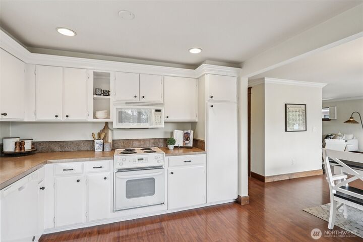 Property Photo:  300 N 137th Street C  WA 98133 