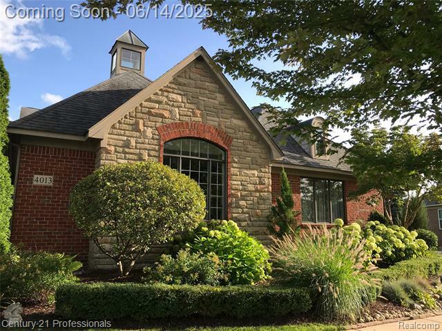 Property Photo: 4013 Ardsley Court MI 48348