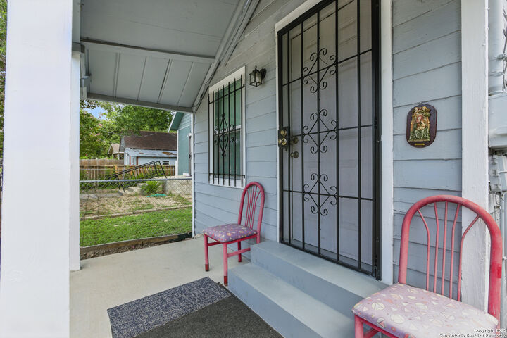 Property Photo:  1105 Delgado St  TX 78207 