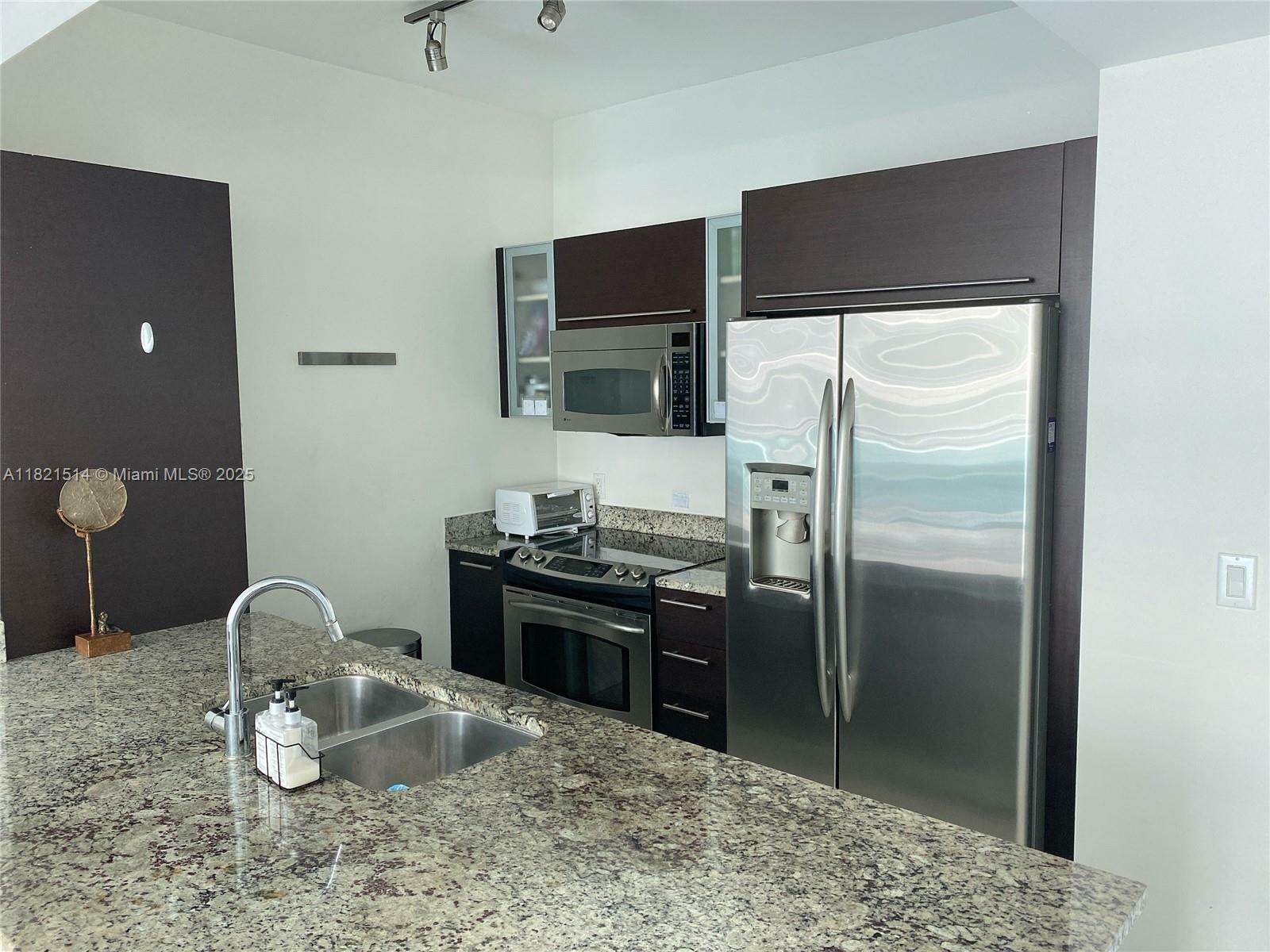 Property Photo: 950 Brickell Bay Dr 3302 FL 33131