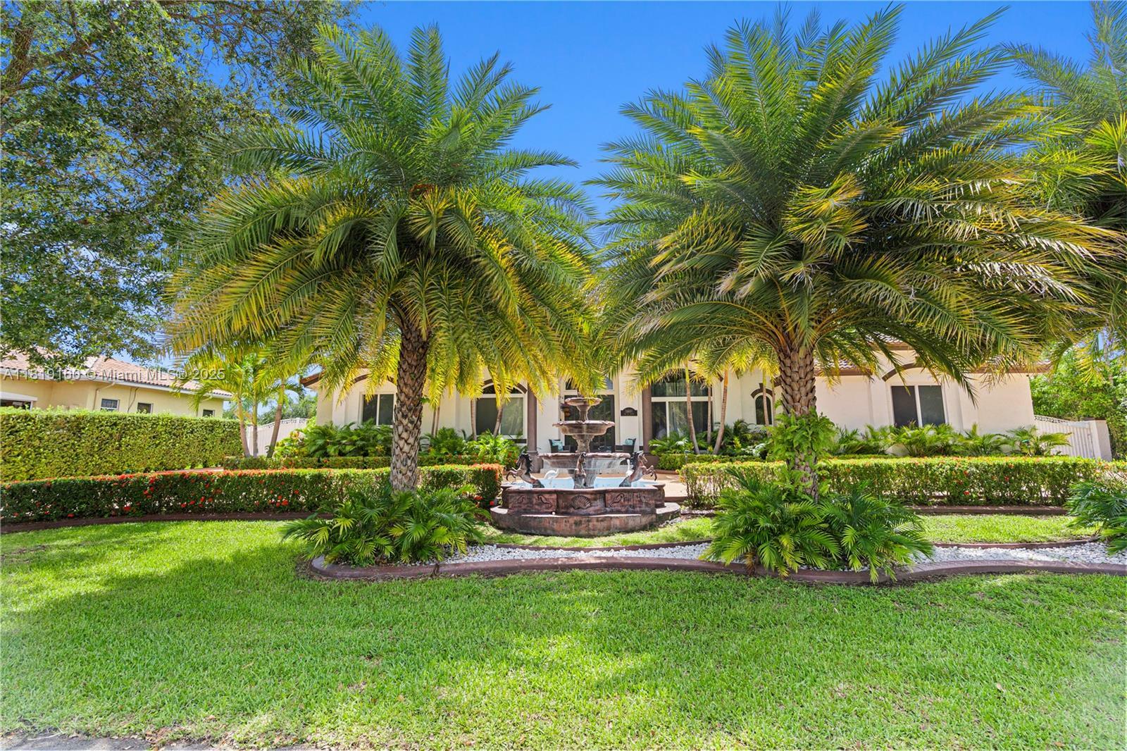 Property Photo: 16601 SW 87th Ct FL 33157