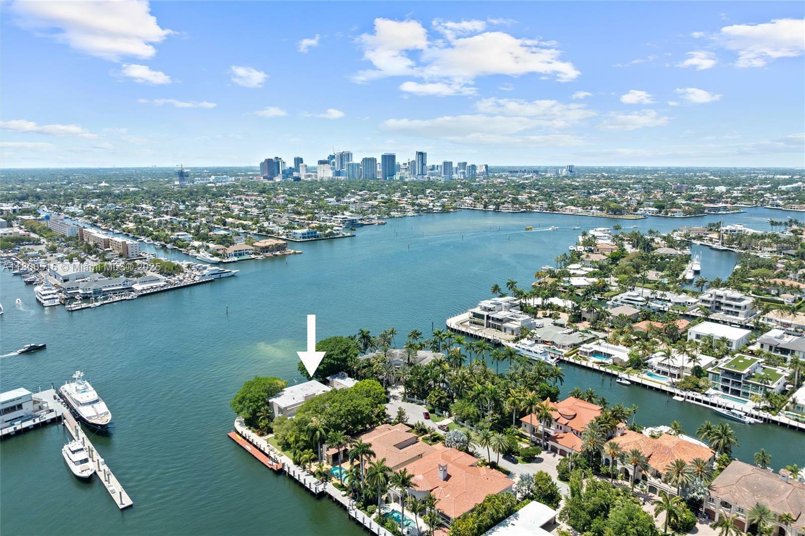 Property Photo: 2500 Mercedes Dr FL 33316