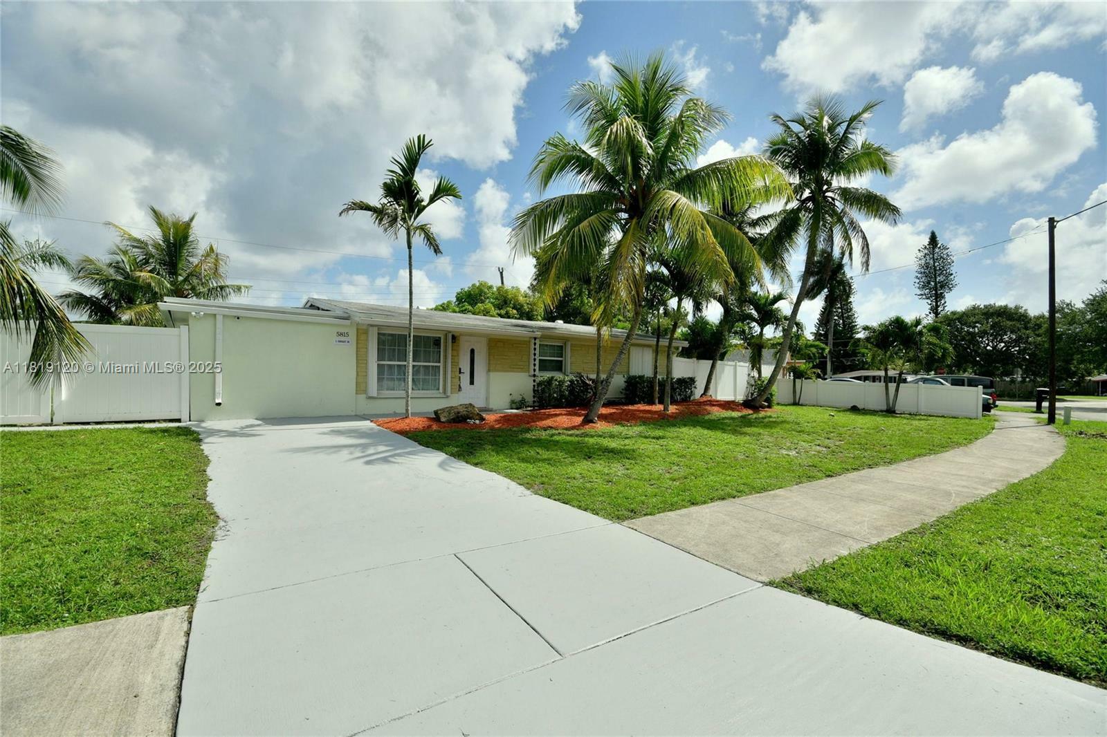 Property Photo: 5815 S Farragut Dr FL 33021
