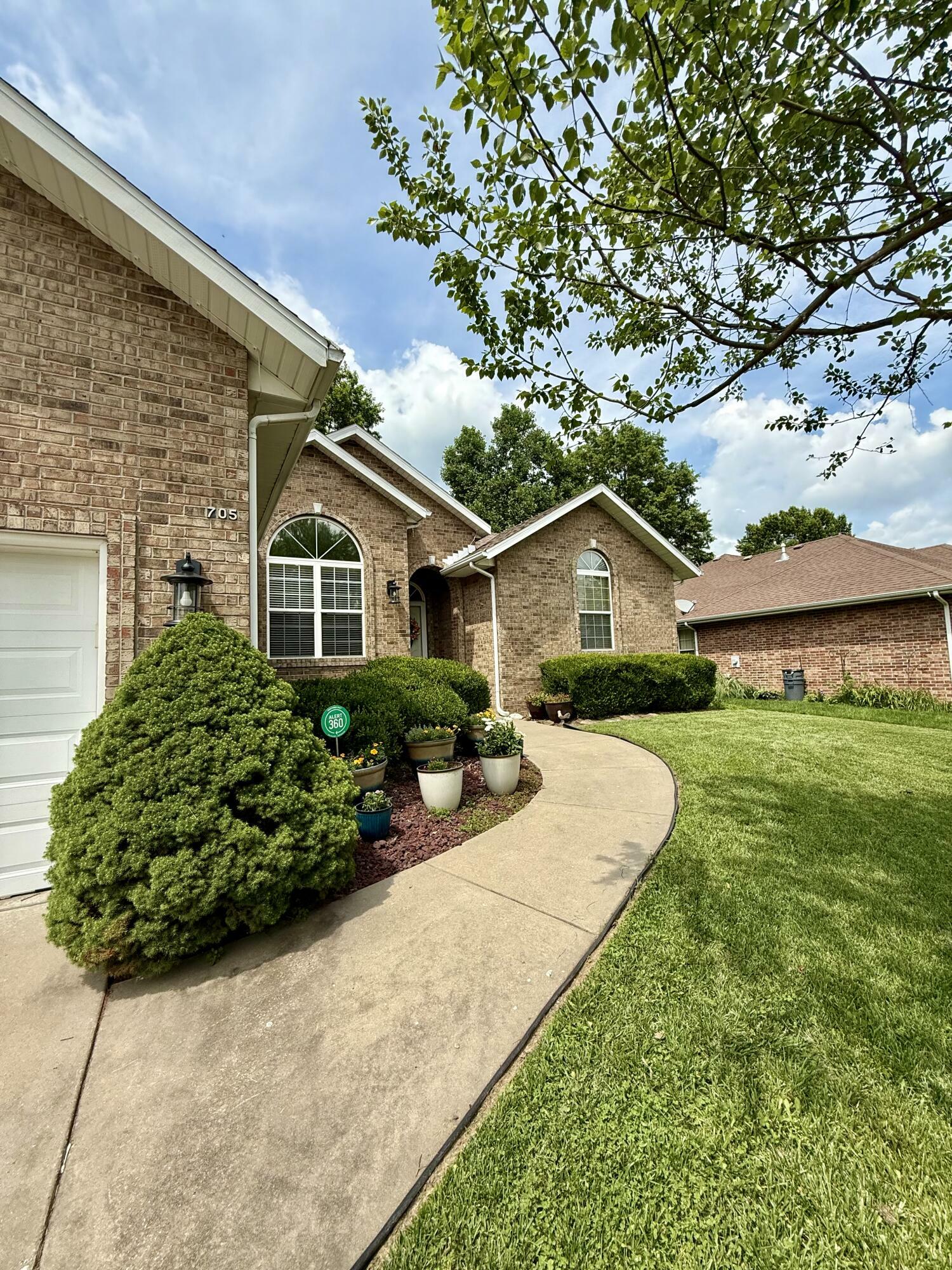 Property Photo: 705 E Meramec Lane MO 65714