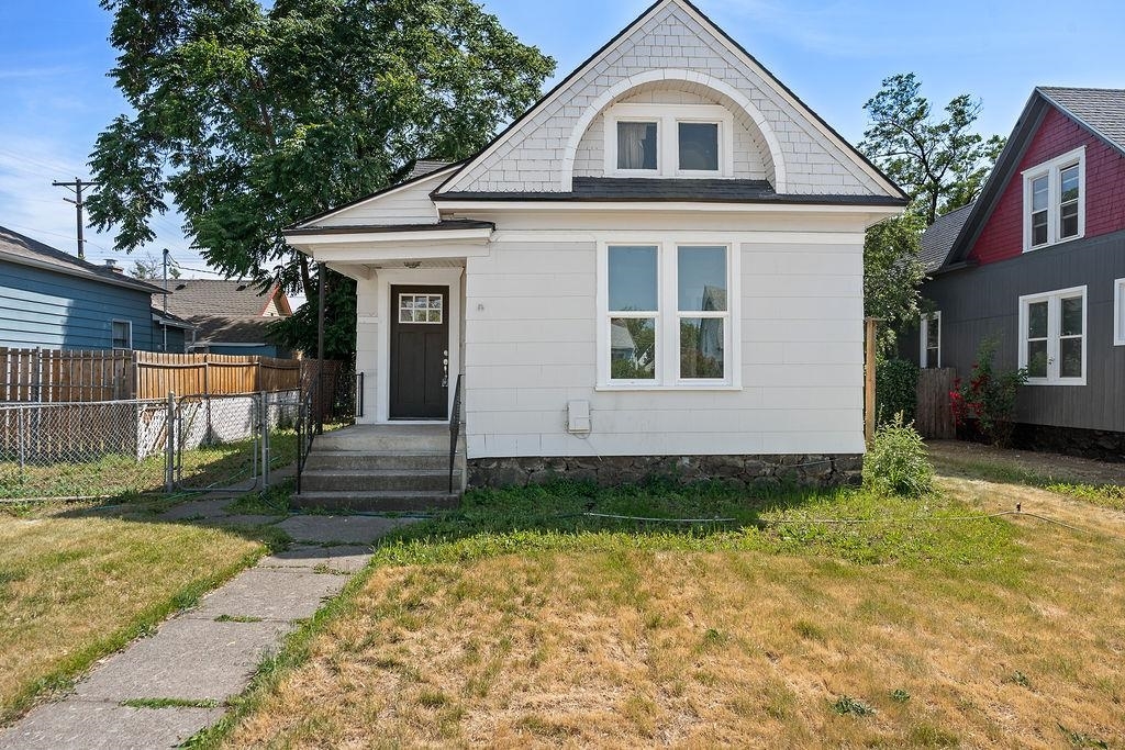 307 W Knox Ave 307 1/2 W Knox  Spokane WA 99205 photo