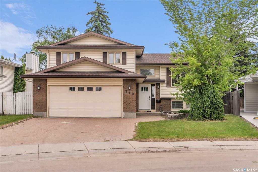 Property Photo: 710 Brightsand Crescent SK S7J 4X7
