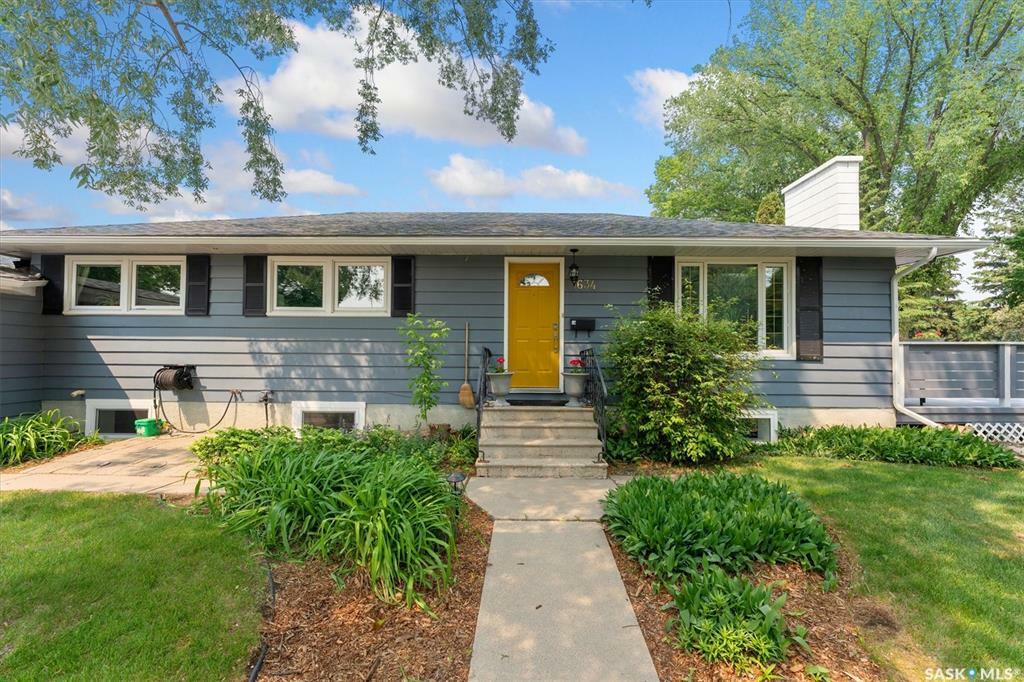 Property Photo: 1634 Wiggins Avenue S SK S7H 2J9