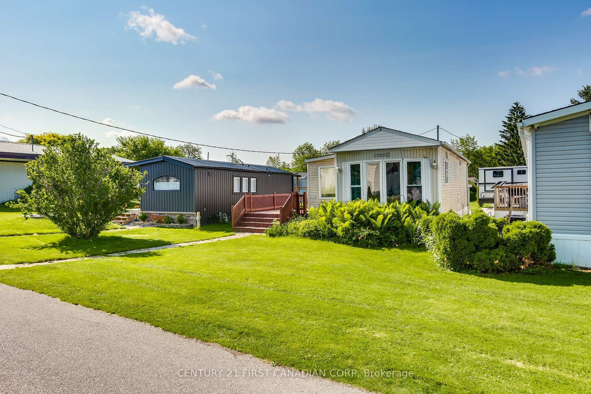 Property Photo:  198 Springbank Drive 202  ON N6J 1G1 