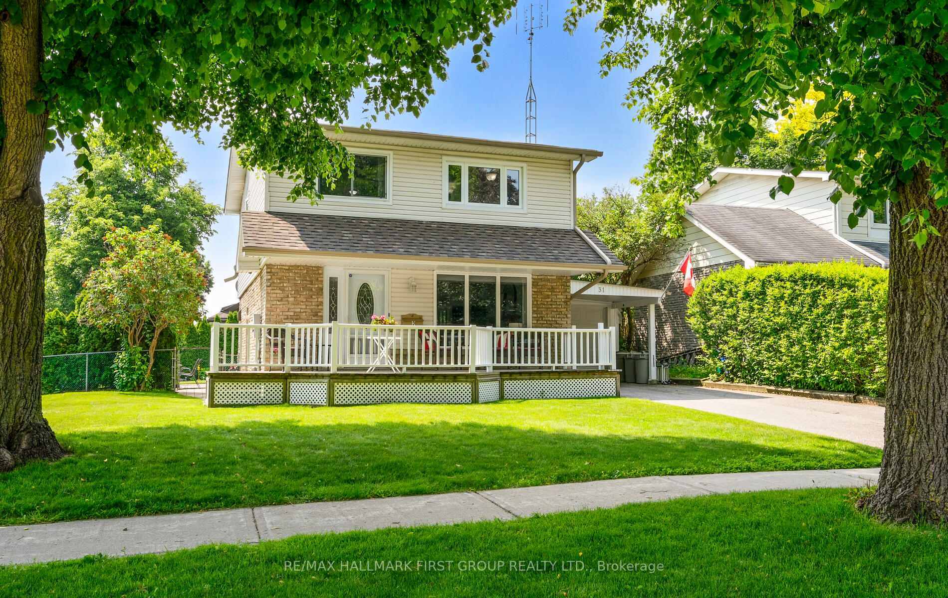 31 Michael Boulevard  Whitby ON L1N 5P6 photo