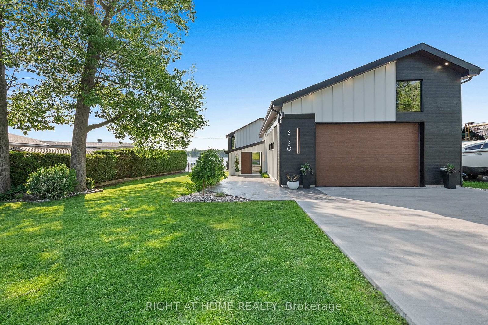 Photo de la propriété: 2120 Du Chateau Avenue ON K4K 1J3