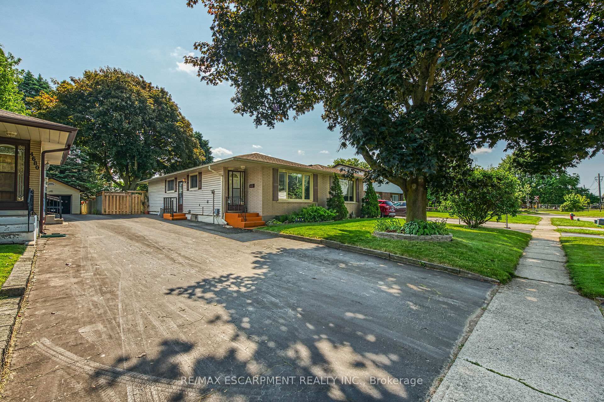 Property Photo: 4686 Pettit Avenue ON L2E 6L5