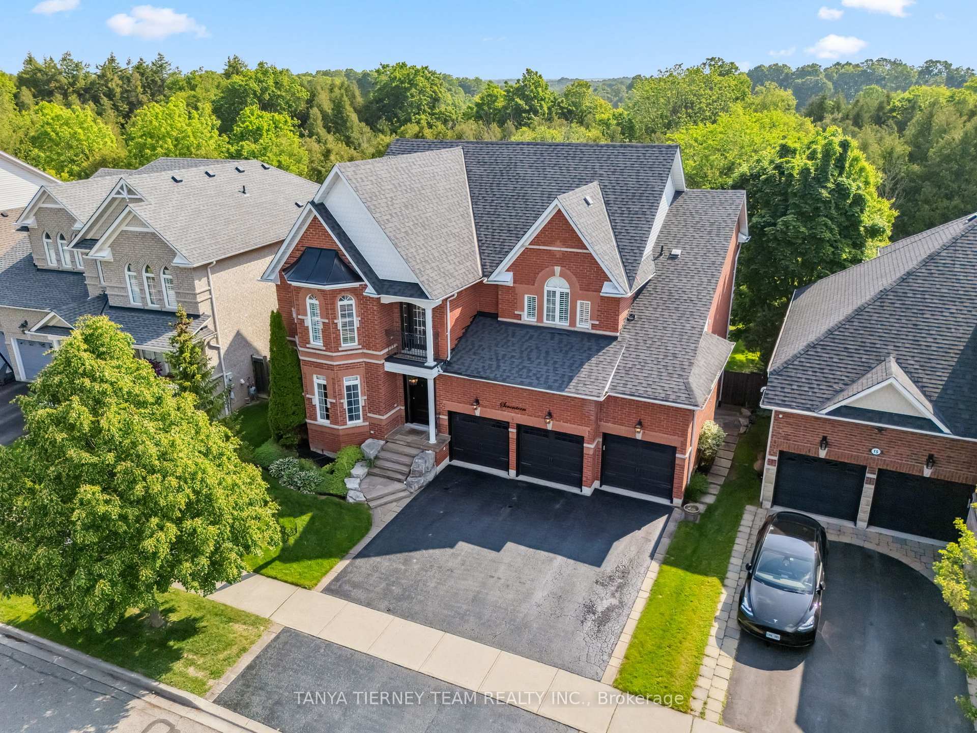 17 Covington Drive  Whitby ON L1M 2K6 photo
