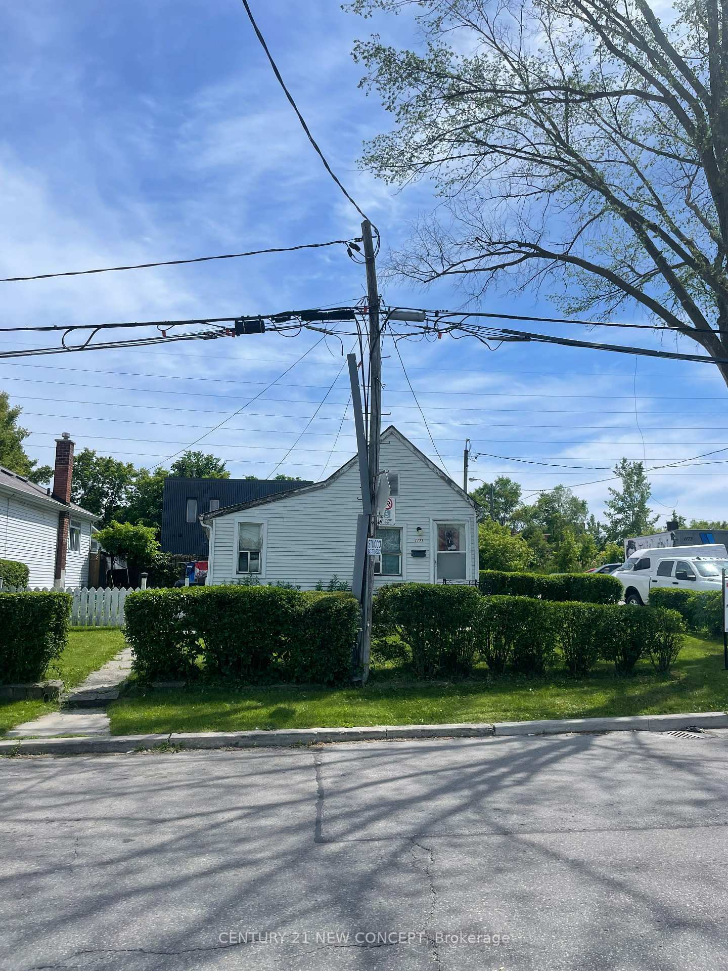 Photo de la propriété: 1171 Roselawn Avenue ON M6B 1C5