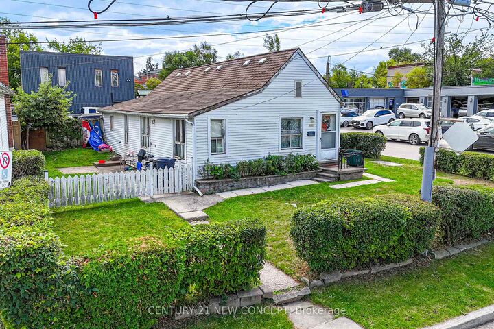 Property Photo:  1171 Roselawn Avenue  ON M6B 1C5 