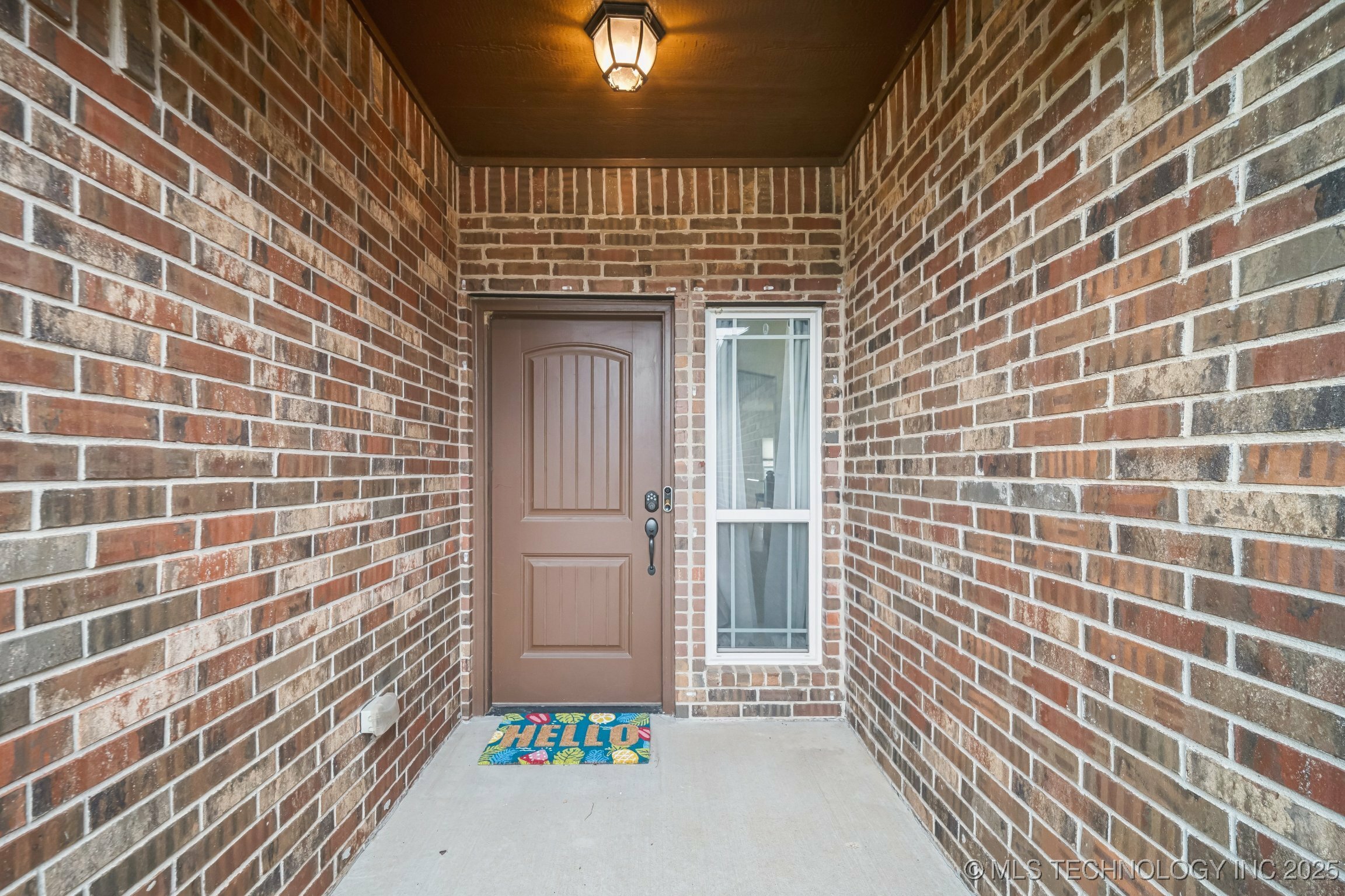 Property Photo: 1620 E Boston Court OK 74012