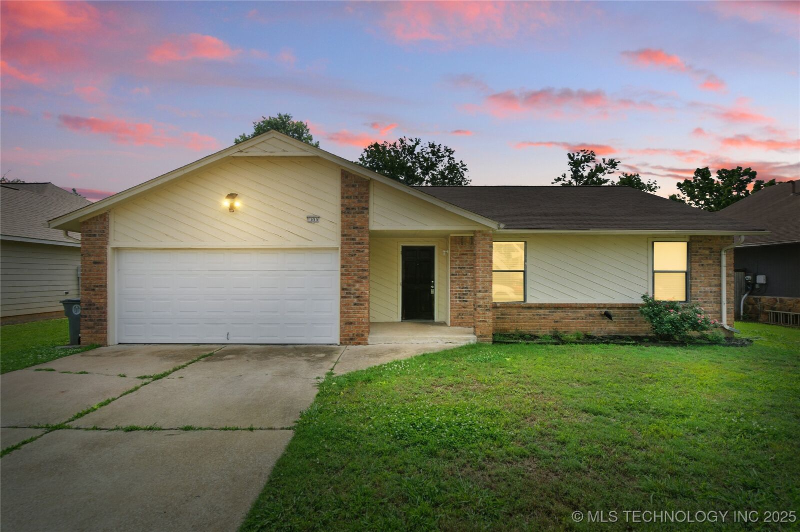 Property Photo: 1555 S 139th OK 74108