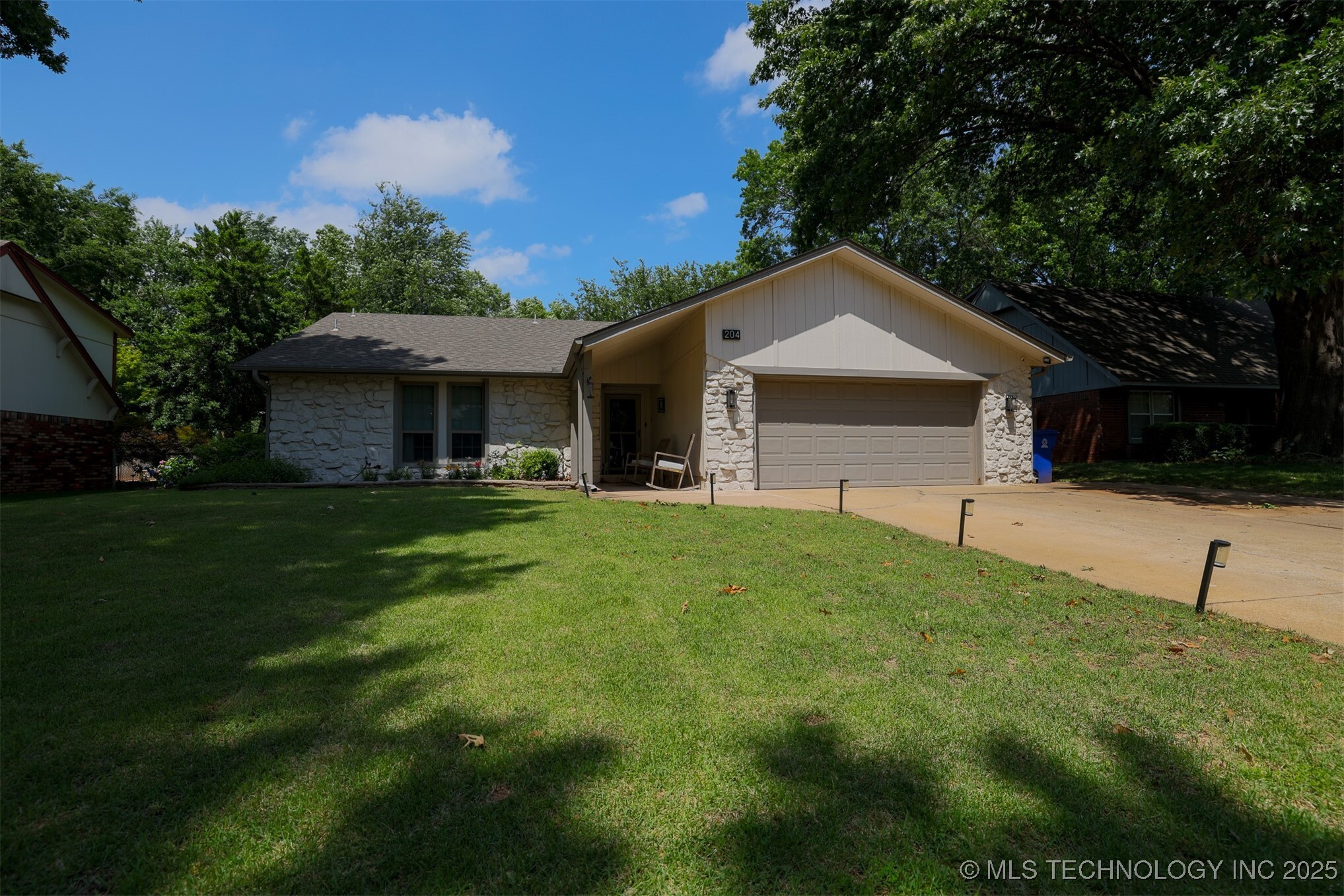 Property Photo:  204 W Albuquerque Street  OK 74011 