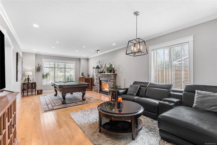 Property Photo:  423 Craig St  BC V9P 1L2 
