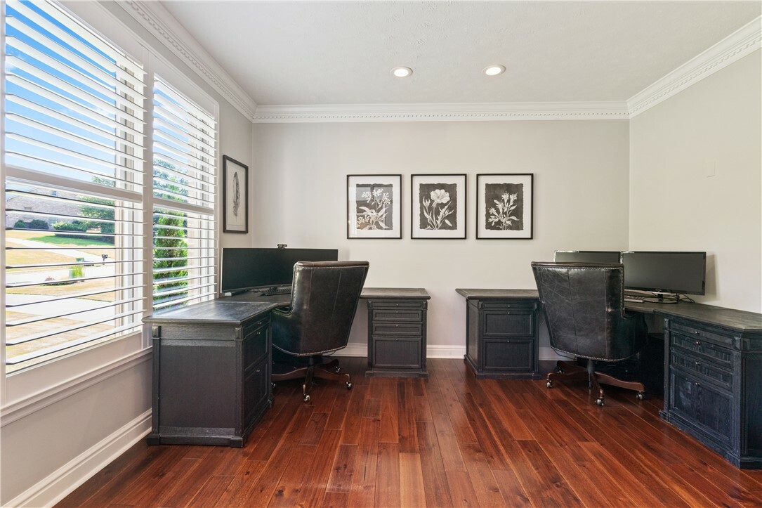 Property Photo: 1502 Brimfield Dr PA 15143