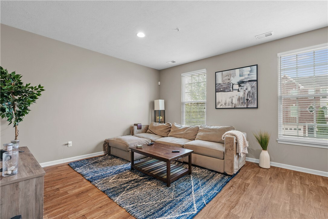 Property Photo: 1006 Grey Fox Cir PA 15017