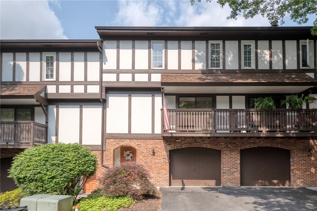 Property Photo: 413 Allenberry Dr PA 15237