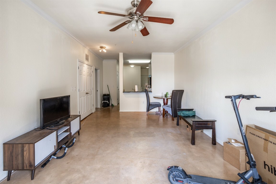 Property Photo: 910 W 25th Street 403 TX 78705
