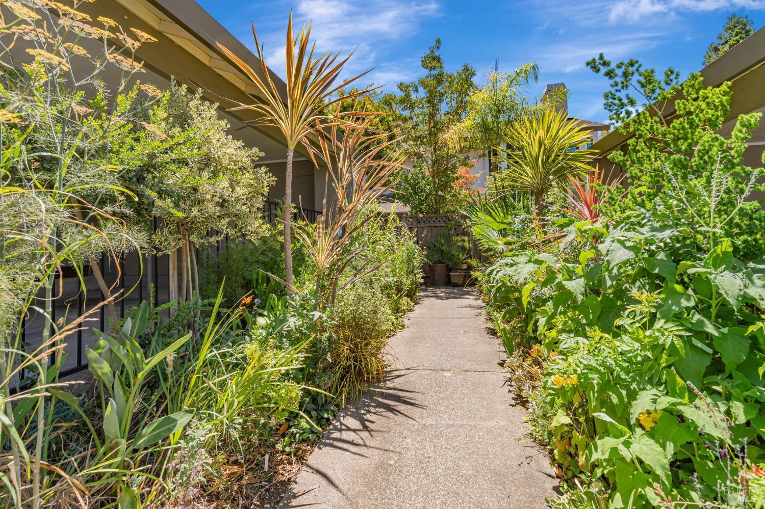 Property Photo: 21 Woodstock Court CA 94903