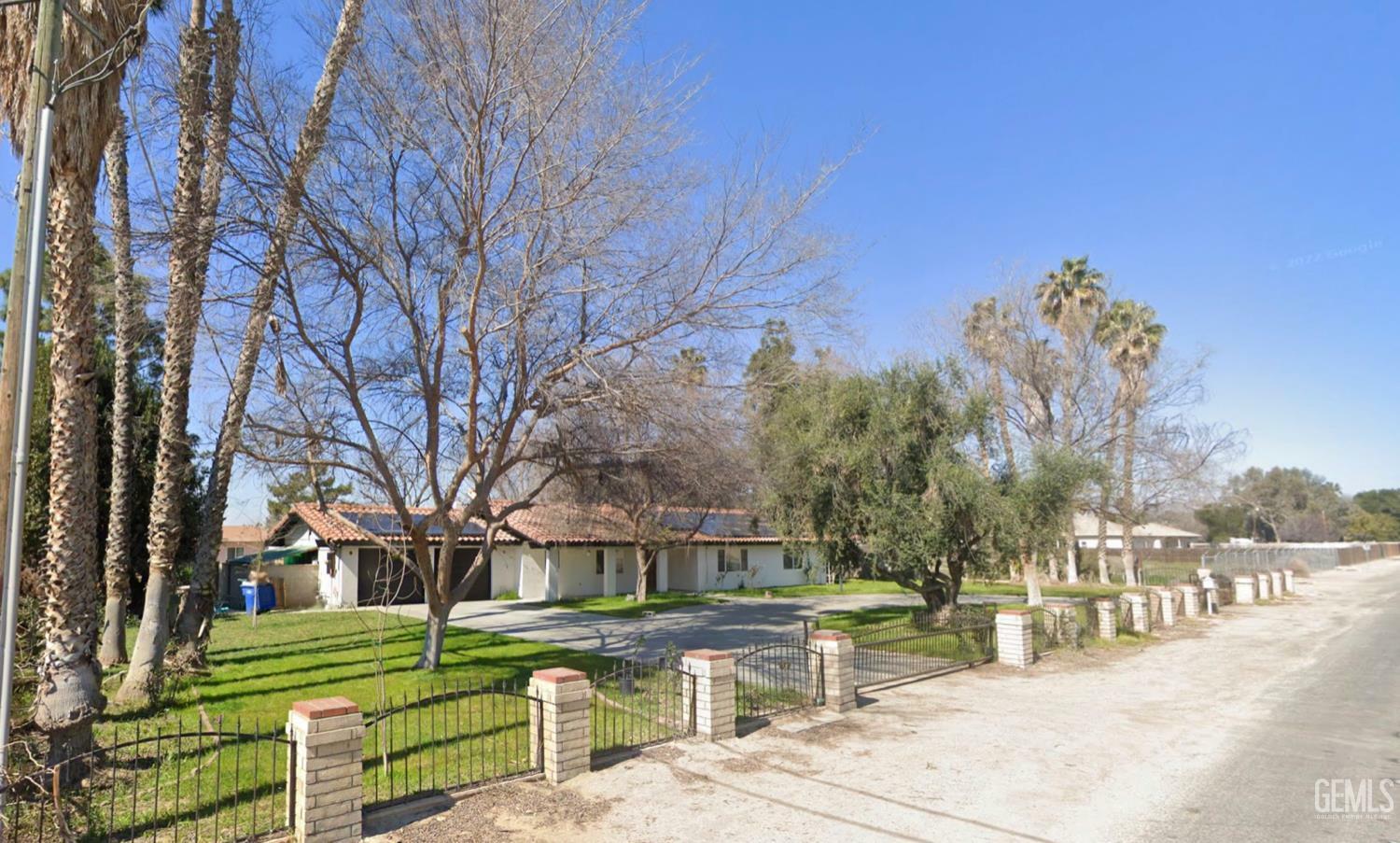 Property Photo: 644 Whittendale Street CA 93307