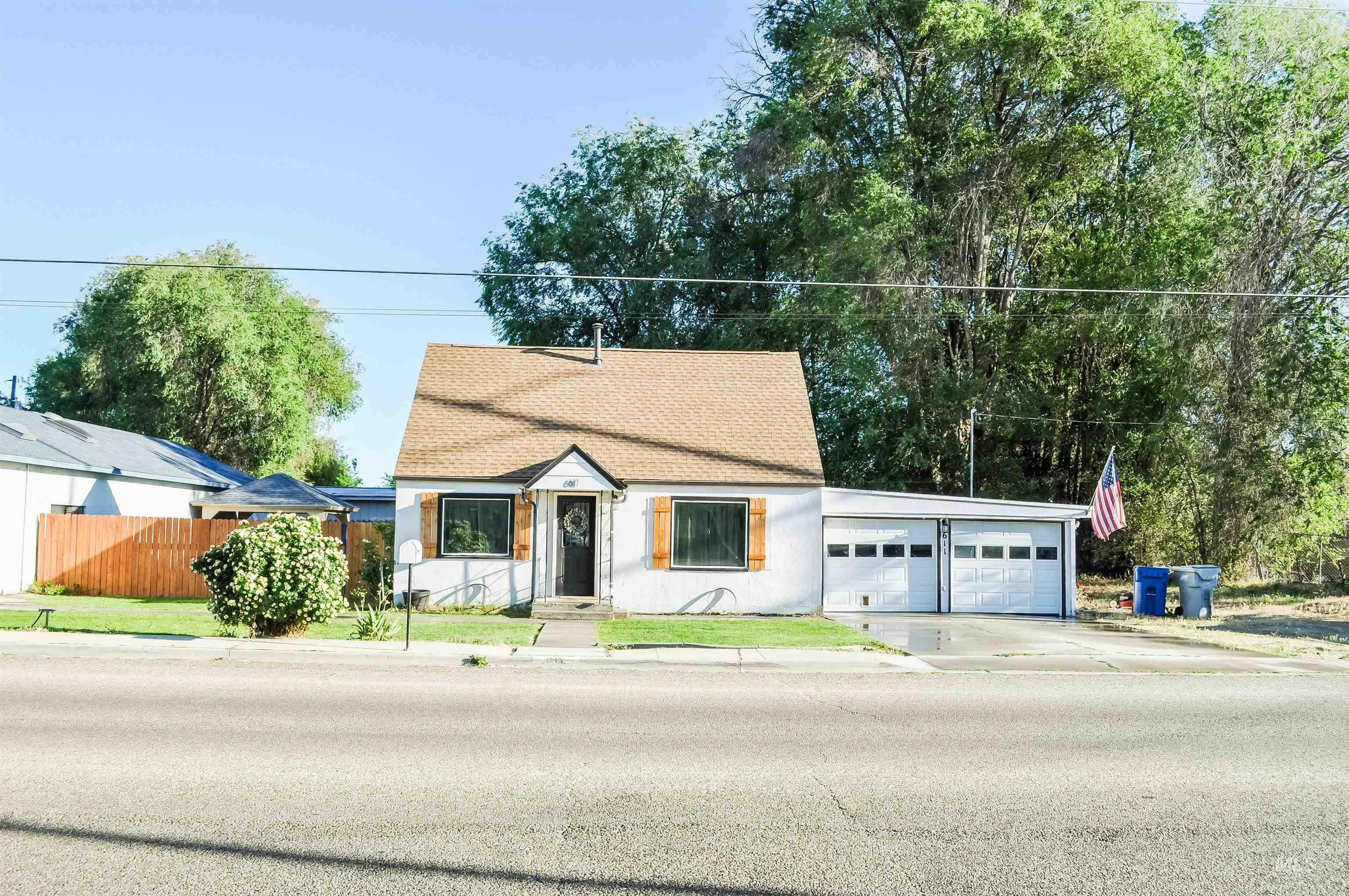 Property Photo: 611 E Hawaii Avenue ID 83686