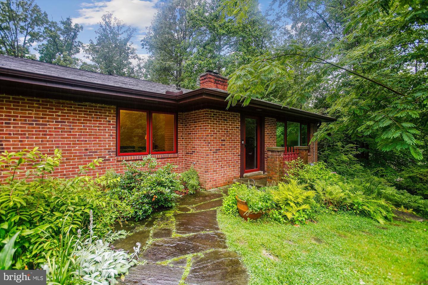 Property Photo: 6662 Van Winkle Drive VA 22044