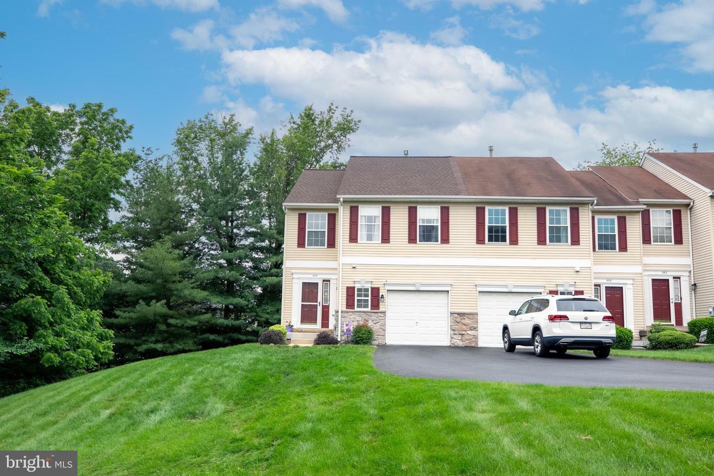 Property Photo: 957 Katie Circle PA 19468