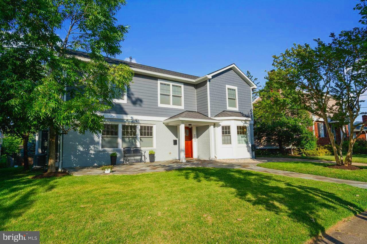Property Photo: 629 N Illinois Street VA 22205