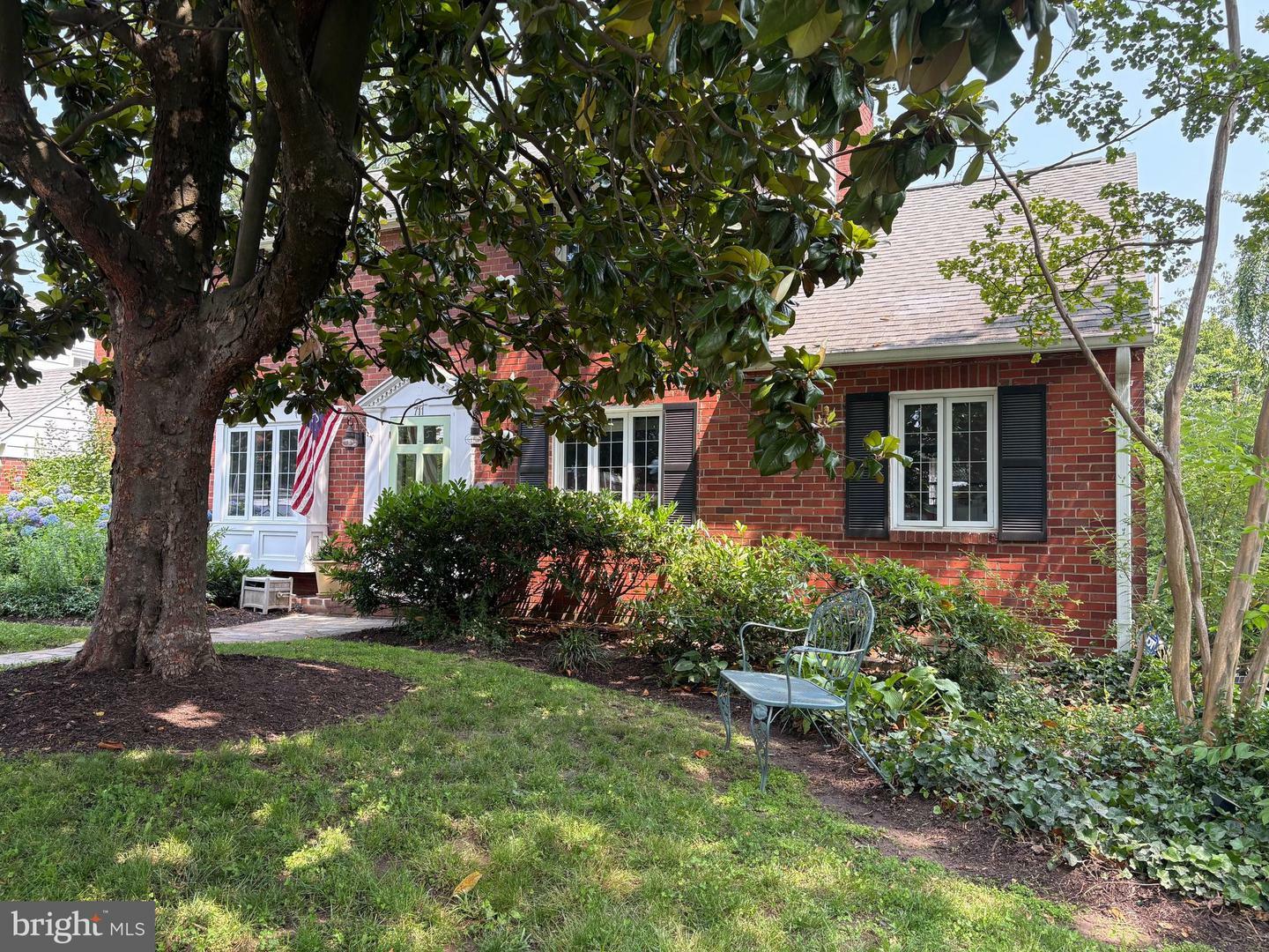 Property Photo: 711 N Overlook Drive VA 22305