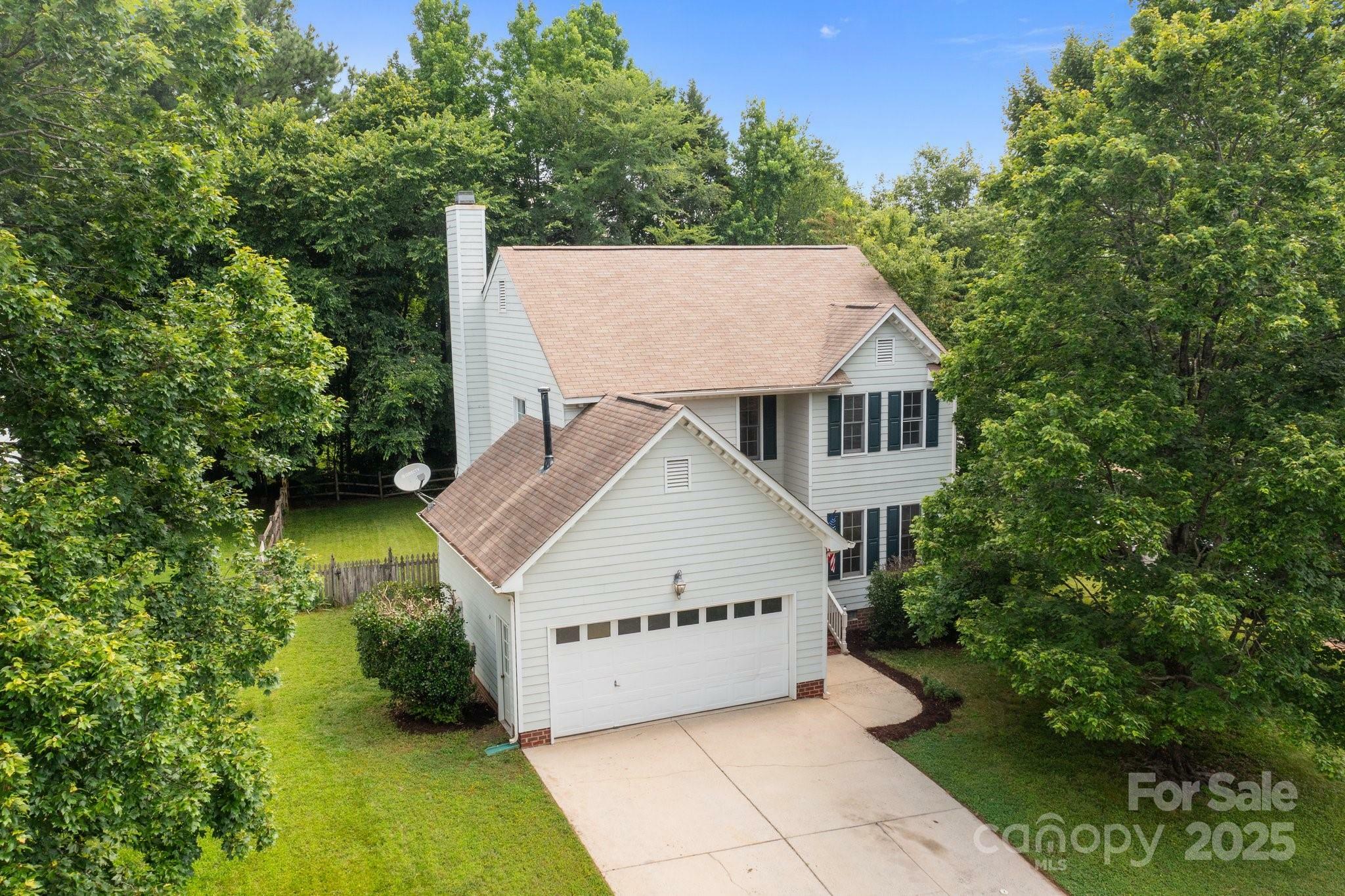 Property Photo: 9904 Brigstock Court NC 28269