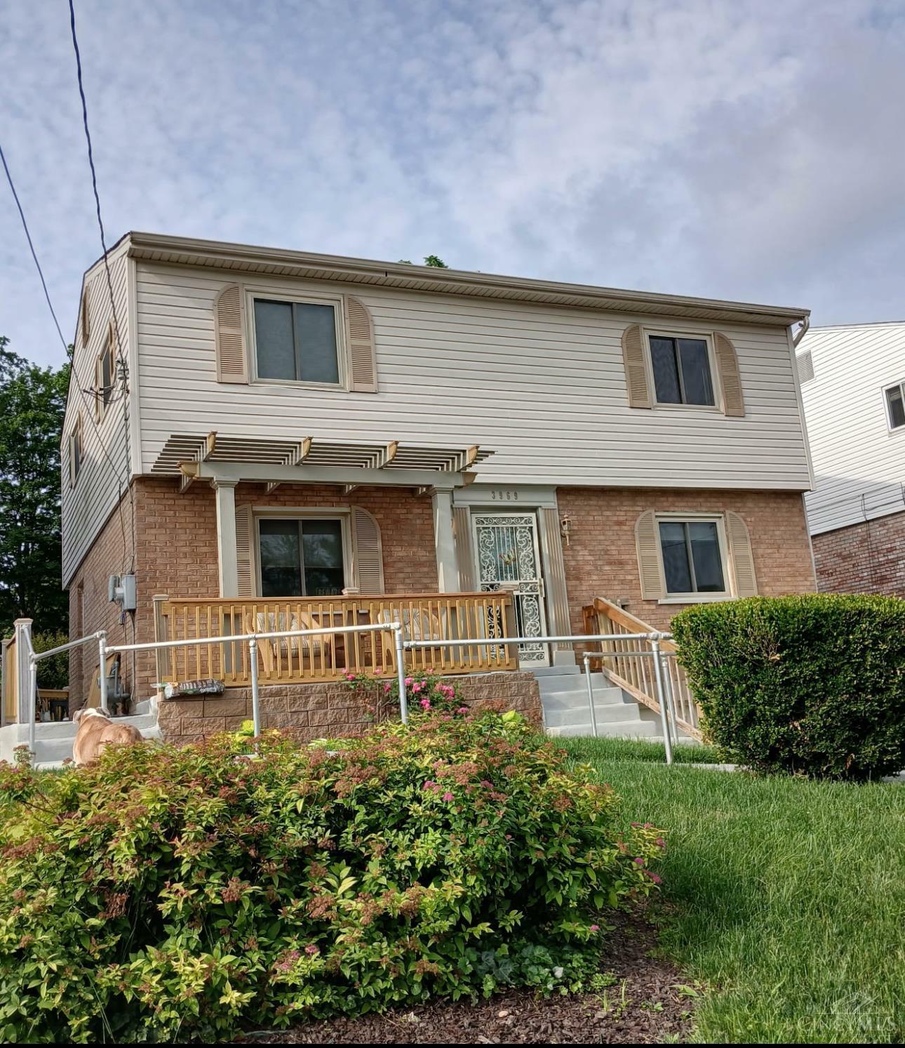 Property Photo: 3969 S Fordham Place OH 45213