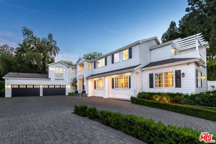 Property Photo: 4981 Amigo Ave CA 91356
