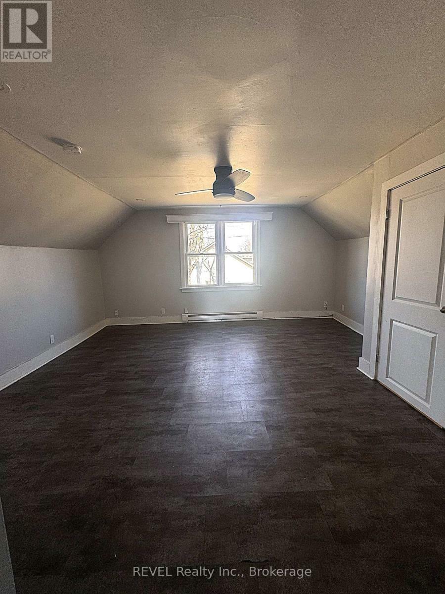 Property Photo: 398 Ferndale Road 2 ON L2A 5C4