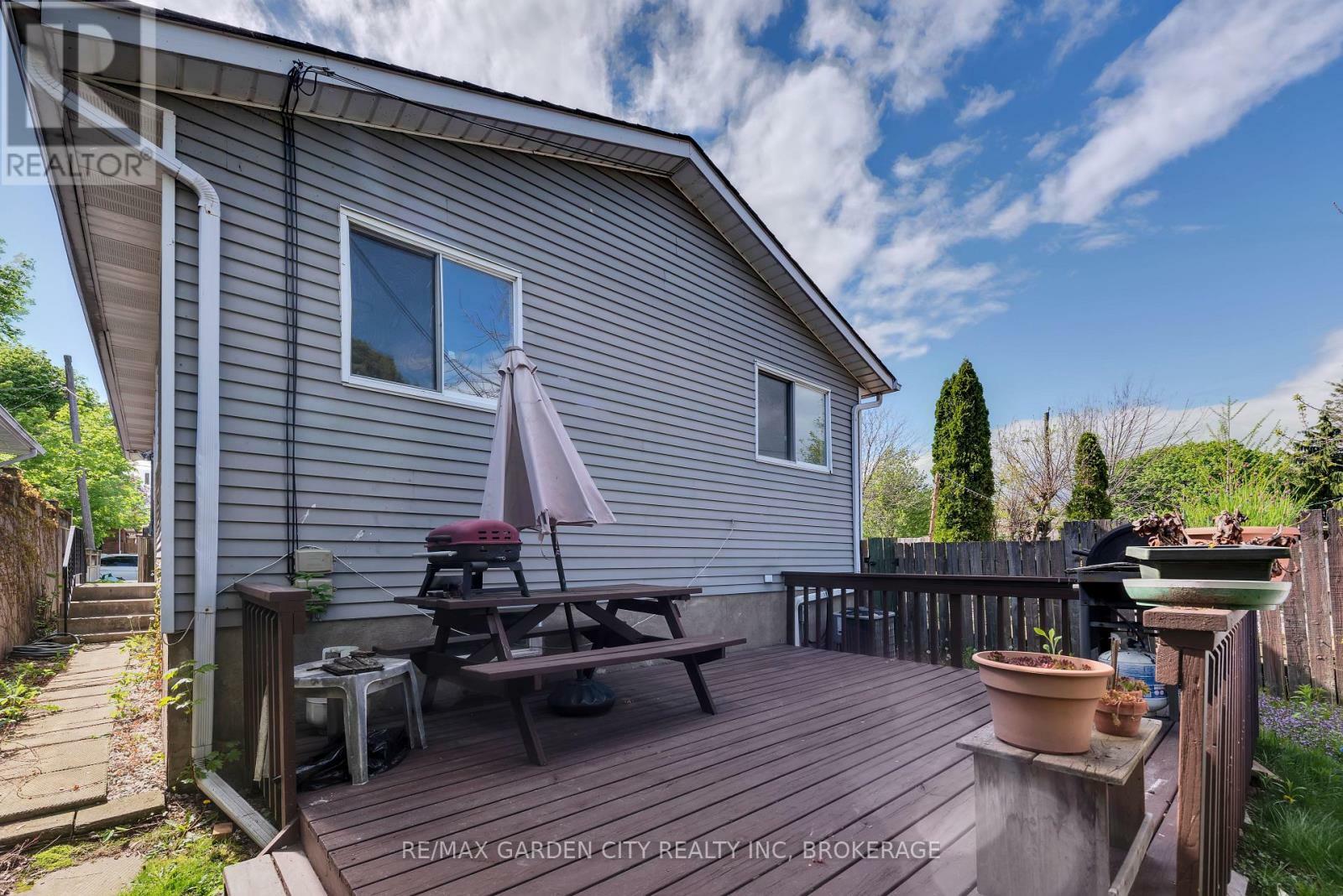 Property Photo: 54 Bogart Street ON L2M 1G3