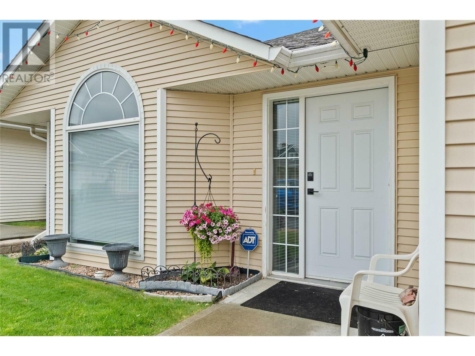 Property Photo:  723 Singh Street 12  BC V2B 5C5 