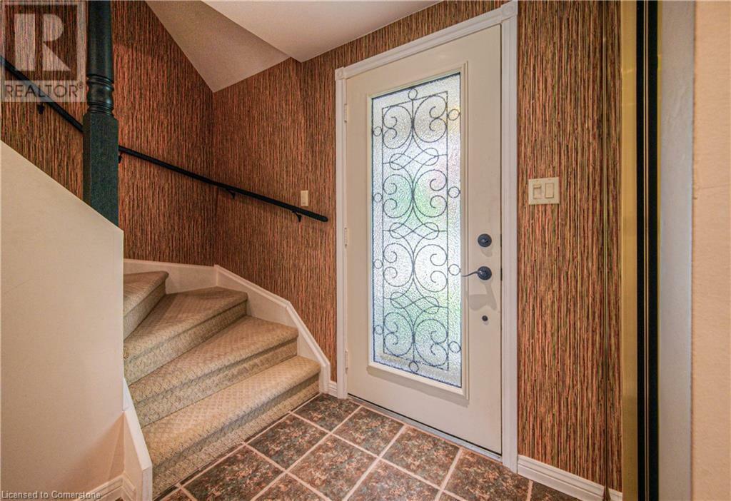 Photo de la propriété: 469 Hunterswood Court ON N2K 3E7