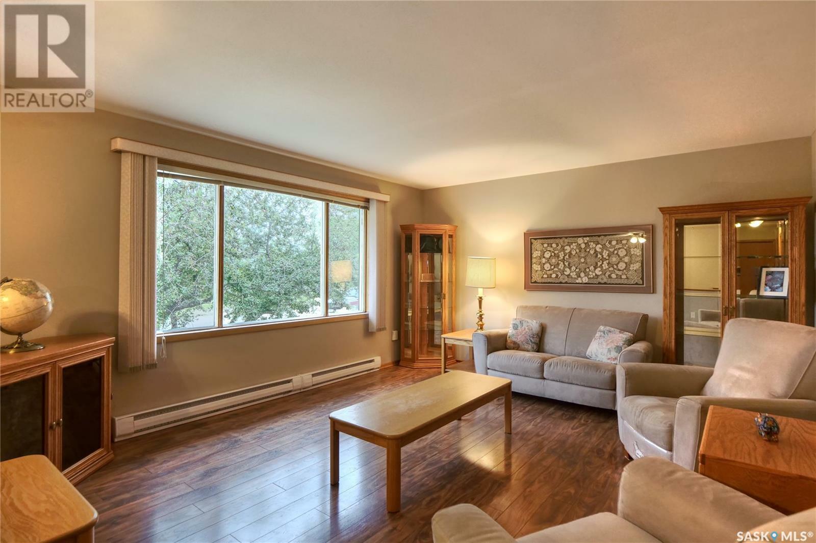 Property Photo: 152 7th Avenue W SK S0H 0T0